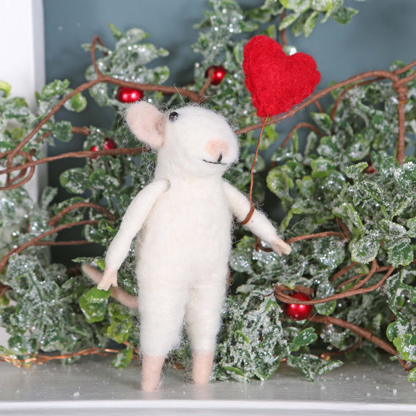 Valentine Love Mouse With Heart Decoration